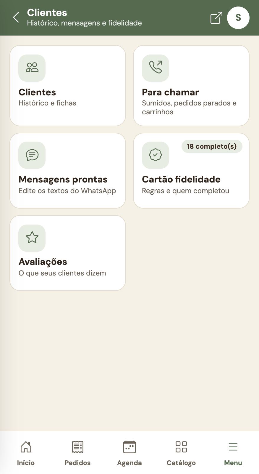 Seção Clientes, em cartões.